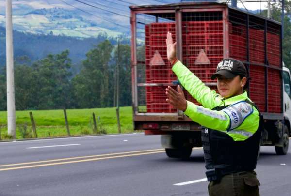 La Polic&iacute;a Nacional ha destinado 1.500 efectivos al control de los ejes viales en Ecuador.