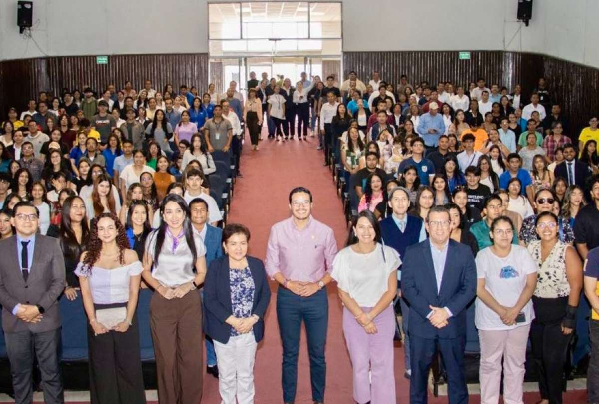 César Vázquez, secretario de Educación Superior, realizó el lanzamiento del programa de becas de inglés.
