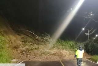 Deslizamiento de tierra provoca cierre total de la v&iacute;a a Nay&oacute;n
