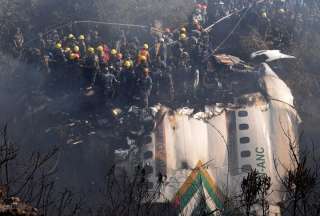 Equipos de rescate hallan las cajas negras del avi&oacute;n siniestrado en Nepal&nbsp;