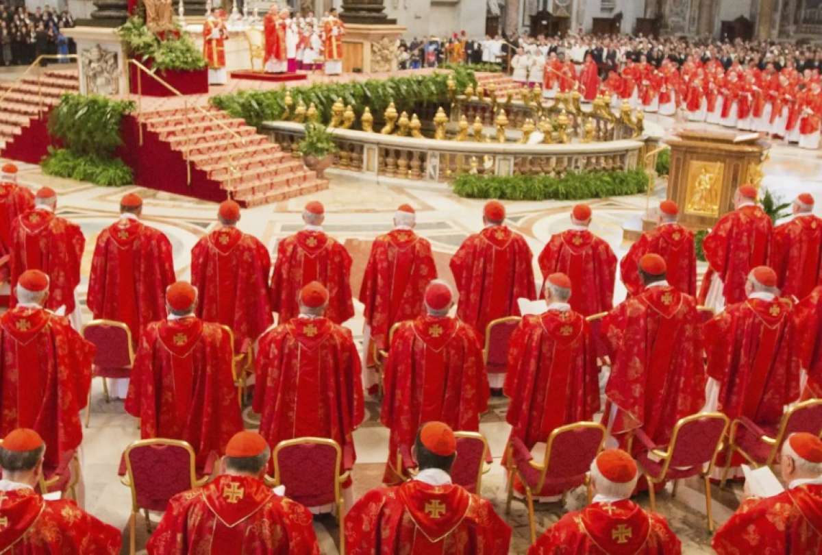 ¿Santidad viral? Así muestran su vida los cardenales en redes.