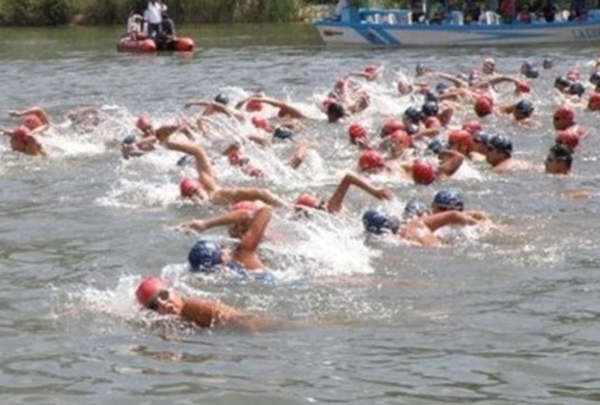 La competencia de aguas abiertas m&aacute;s importante del Ecuador: el tradicional cruce del lago San Pablo