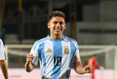 Claudio Echeverri fue la gran figura de Argentina, tras marcar dos tantos frente a Brasil.
