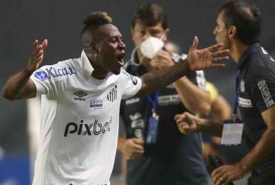 Jhojan Julio volver&aacute; a Liga de Quito tras su paso por el Santos de Brasil