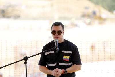 El presidente Noboa dijo que las Fuerzas Armadas se encargar&aacute;n de desmantelar cerca de 2.000 hect&aacute;reas de droga.