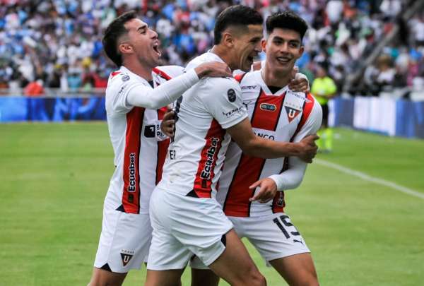 &Aacute;lex Arce es el m&aacute;ximo goleador del campeonato