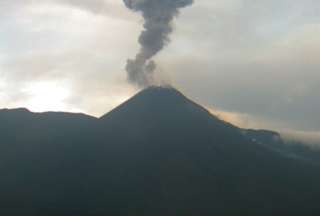 Ca&iacute;da de ceniza del Reventador se registr&oacute; en parroquias del Napo