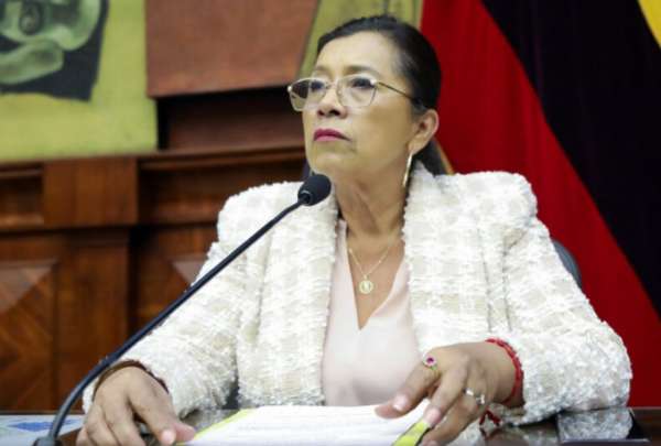 Aprueban informe que recomienda la destituci&oacute;n de Guadalupe Llori
