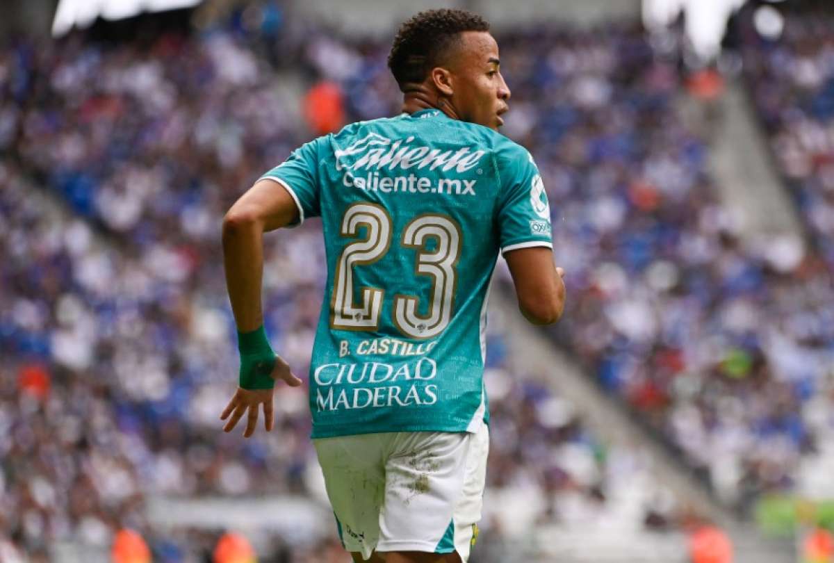 Byron Castillo se lesionó en el duelo entre el León y el Querétaro. 