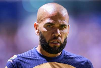 Dani Alves podr&iacute;a ser sentenciado hasta 12 a&ntilde;os por una presunta violaci&oacute;n. 