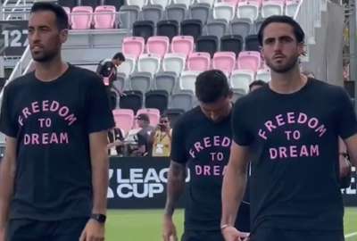 Messi lleg&oacute; al campo junto a Busquets y Leonardo Campana