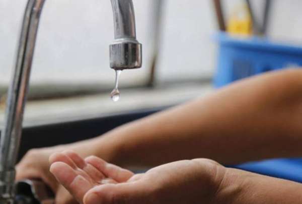 Sectores de Carcel&eacute;n y Pomasqui se encuentran varios d&iacute;as sin el servicio de agua debido a la ruptura de una tuber&iacute;a.