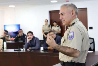 Fausto Salinas, comandante de la Polic&iacute;a Nacional, confirm&oacute; que los dos generales presentaron su renuncia. 