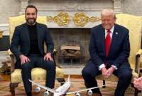 Nayib Bukele (izq.) en su reunión con Donald Trump en la Casa Blanca.