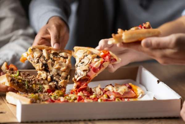 En este mes vale la pena preguntar: &iquest;la pizza lleva o no lleva pi&ntilde;a?