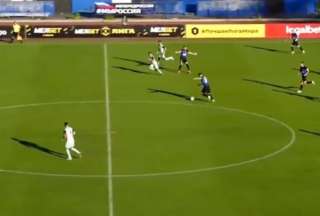 Golazo de media cancha en un partido de la segunda divisi&oacute;n en Rusia