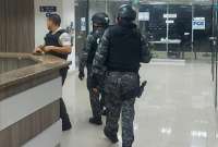 Efectivos de la Policía investigan y realizan las inspecciones en el lugar