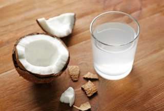 Licor de coco tendr&iacute;a metanol seg&uacute;n Arcsa