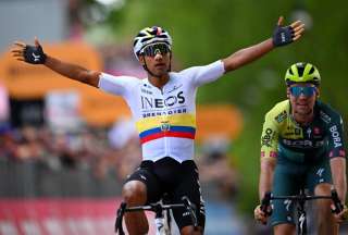 Jhonatan Narv&aacute;ez se impuso en la primera etapa del Giro de Italia