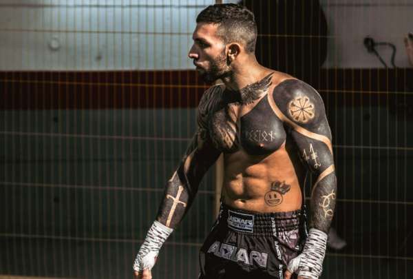 Peleador de artes marciales mixtas quiere pelear contra Canelo &Aacute;lvarez para defender a Lionel Messi