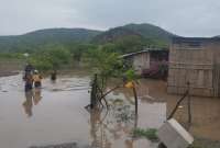 Empiezan las consecuencias por la presencia de lluvias en Manab&iacute;.