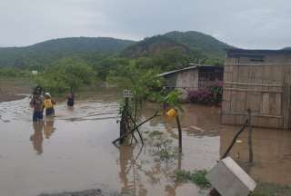 Manab&iacute;: se registran inundaciones en Puerto L&oacute;pez, Jama y Chone