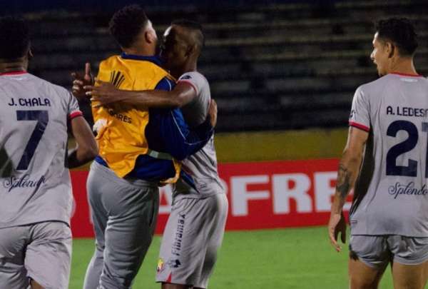 El Nacional avanz&oacute; en la Copa Libertadores gracias a los penales