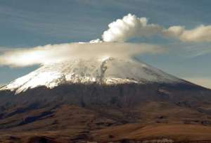Registran emisi&oacute;n de gas en el volc&aacute;n Cotopaxi