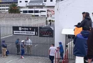 Hinchas de Liga fueron este jueves a la boleter&iacute;a central del estadio
