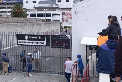 Hinchas de Liga fueron este jueves a la boleter&iacute;a central del estadio