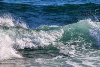 &iexcl;Alerta! advierten fuertes oleajes en las playas de Ecuador