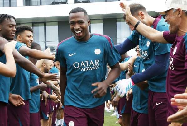 El nuevo fichaje del PSG comparte detalles personales y futbol&iacute;sticos.