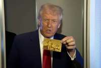 El presidente de los Estados Unidos, Donald Trump, presentó la “Golden Card” o “Visa de Oro” con una imagen de su rostro. 