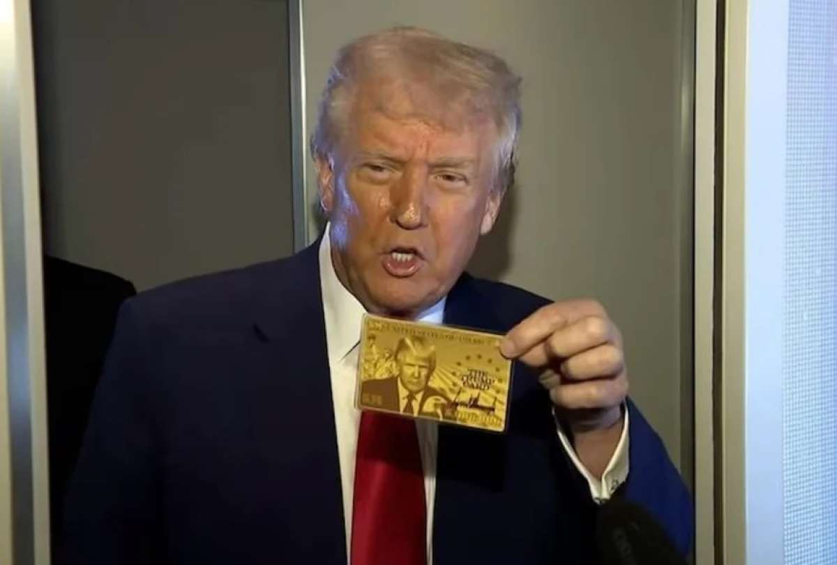 El presidente de los Estados Unidos, Donald Trump, presentó la “Golden Card” o “Visa de Oro” con una imagen de su rostro. 