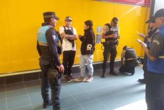 Dos retenidos por vandalizar el Metro de Quito
