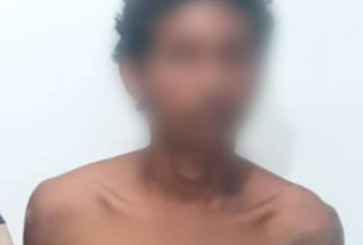 El sujeto fue visto con un menor en los brazos y pidiendo dinero para comprar preservativos.