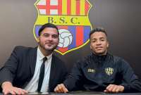 Antonio Álvarez, presidente de Barcelona SC, junto a Byron Castillo.