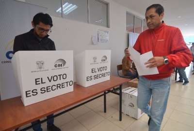 Los ecuatorianos recibir&aacute;n cuatro papeletas en todo el pa&iacute;s; s&oacute;lo el cant&oacute;n Quito recibir&aacute; una m&aacute;s. El s&aacute;bado se realiz&oacute; un simulacro.