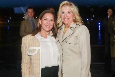 Mar&iacute;a de Lourdes Alc&iacute;var, Primera Dama de Ecuador (izq.), recibi&oacute; a Jill Biden, Primera Dama de Estados Unidos