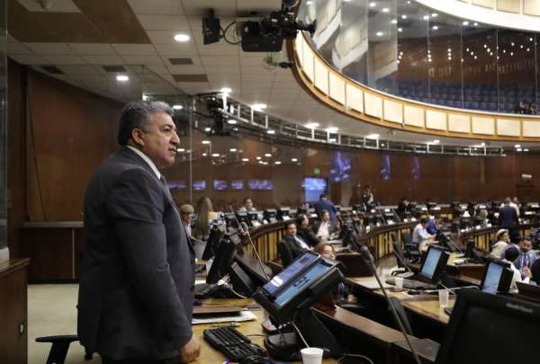 El asamble&iacute;sta Eckenner Recaldefue el interpelante del exministro Esteban Bernal.