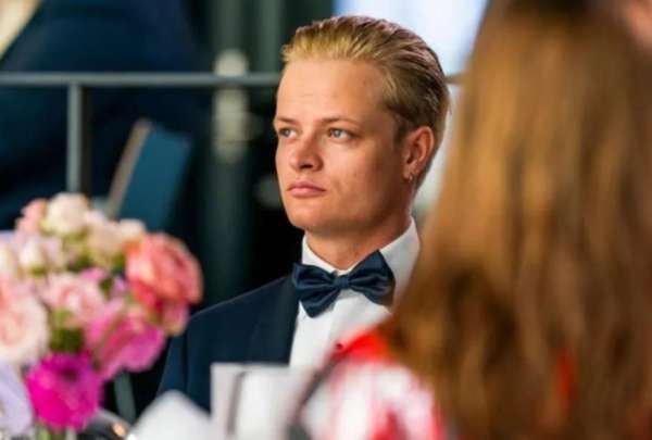 Un esc&aacute;ndalo estall&oacute; en la familia real de Noruega. El hijo de la princesa heredera fue detenido por presunta violaci&oacute;n.