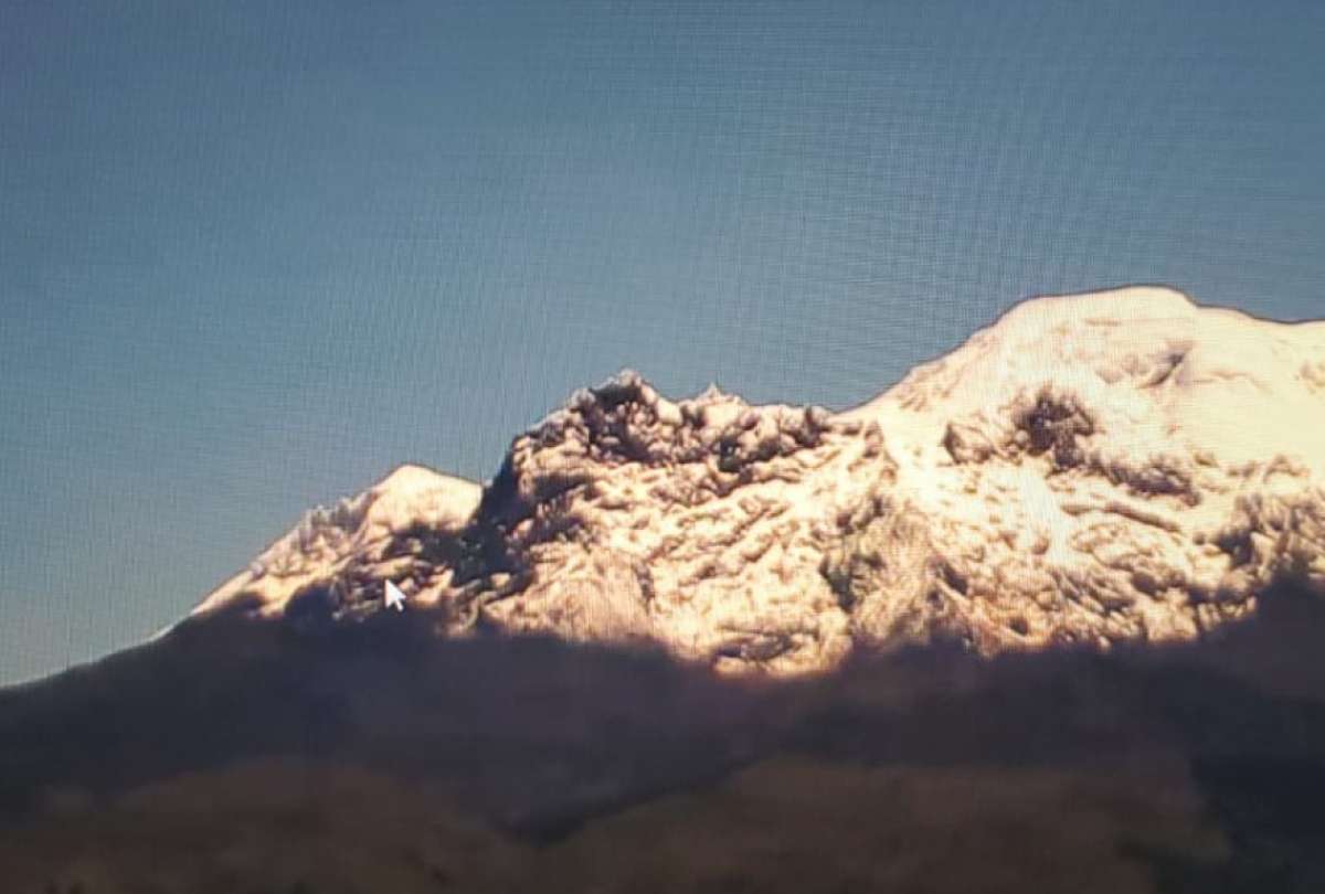 El volc&aacute;n Carihuairazo se encuentra al lado del Chimborazo.