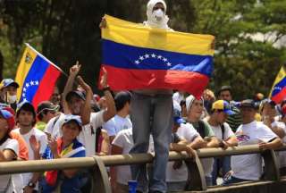 Al menos dos muertos y decenas de detenidos en Venezuela
