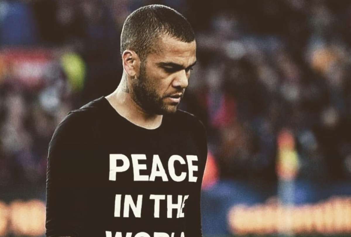 Dani Alves volvi&oacute; a cambiar su versi&oacute;n sobre lo que sucedi&oacute; en la discoteca