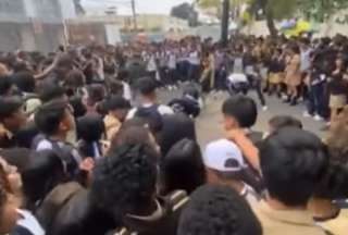 Violencia en los exteriores de colegio de Guayaquil; Educaci&oacute;n se pronunci&oacute;