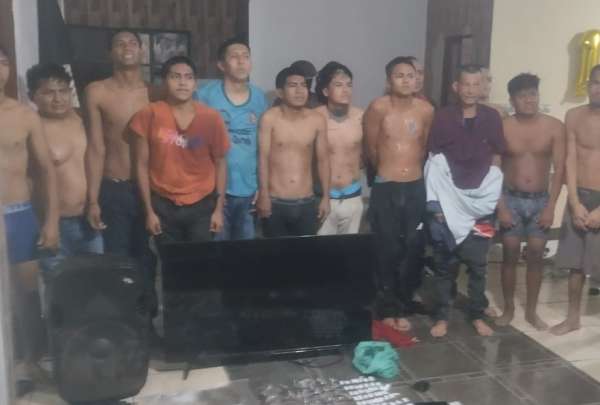 En el cant&oacute;n Playas, los militares realizaron el allanamiento a un inmueble en el que detuvieron a 13 personas , presuntos miembros de &ldquo;Los Choneros&rdquo; 