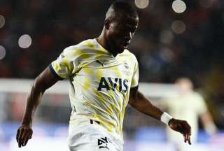 &Eacute;nner Valencia aparece en la lista 'low costo' del FC Barcelona para ser fichado