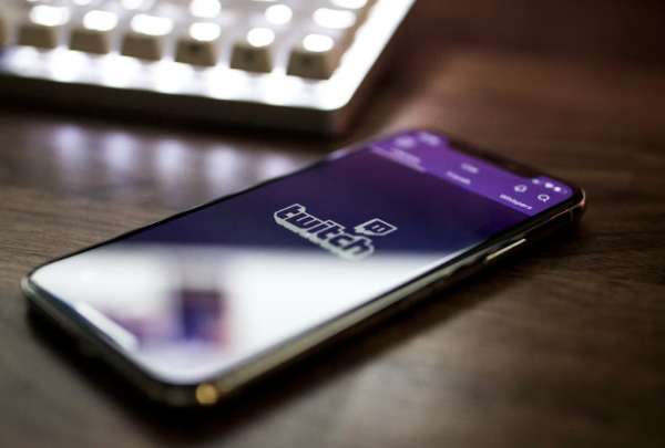 Twitch comparte las nuevas medidas que aplicar&aacute; para combatir a los depredadores sexuales de menores