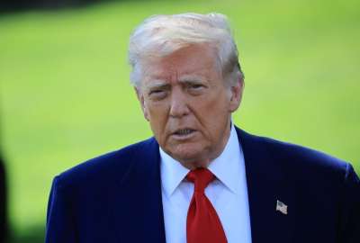 Donald Trump impuso nuevos aranceles a casi un centenar de países