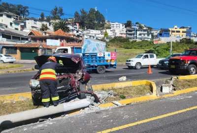 Tres personas heridas tras siniestro de tr&aacute;nsito en Quito